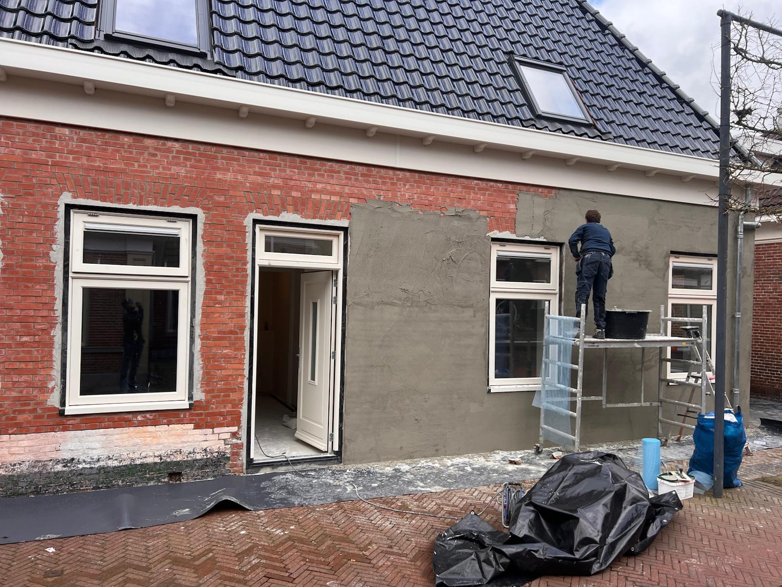 Gevelstucswerk en kozijnrenovatie