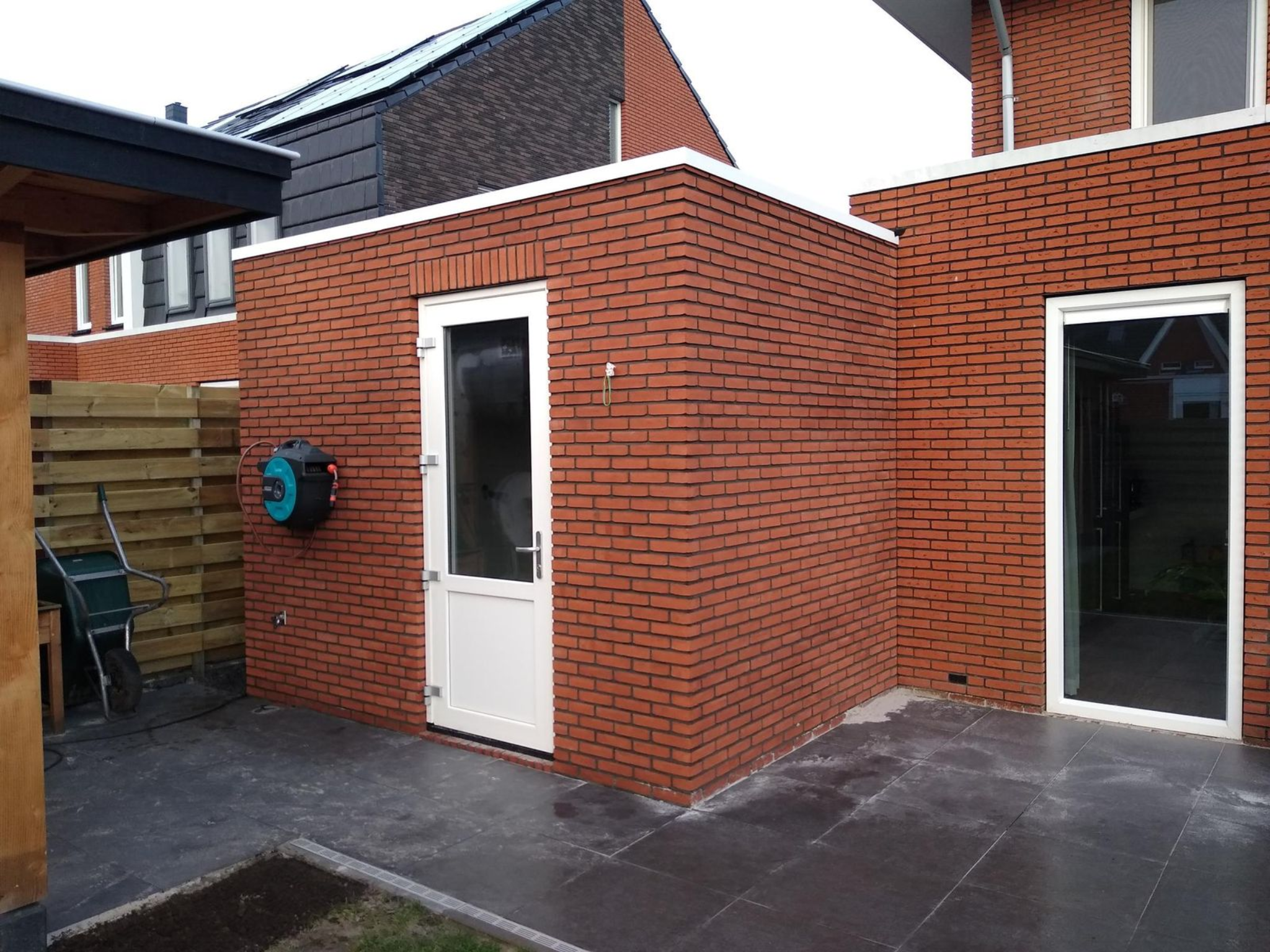 Aanbouw in baksteen