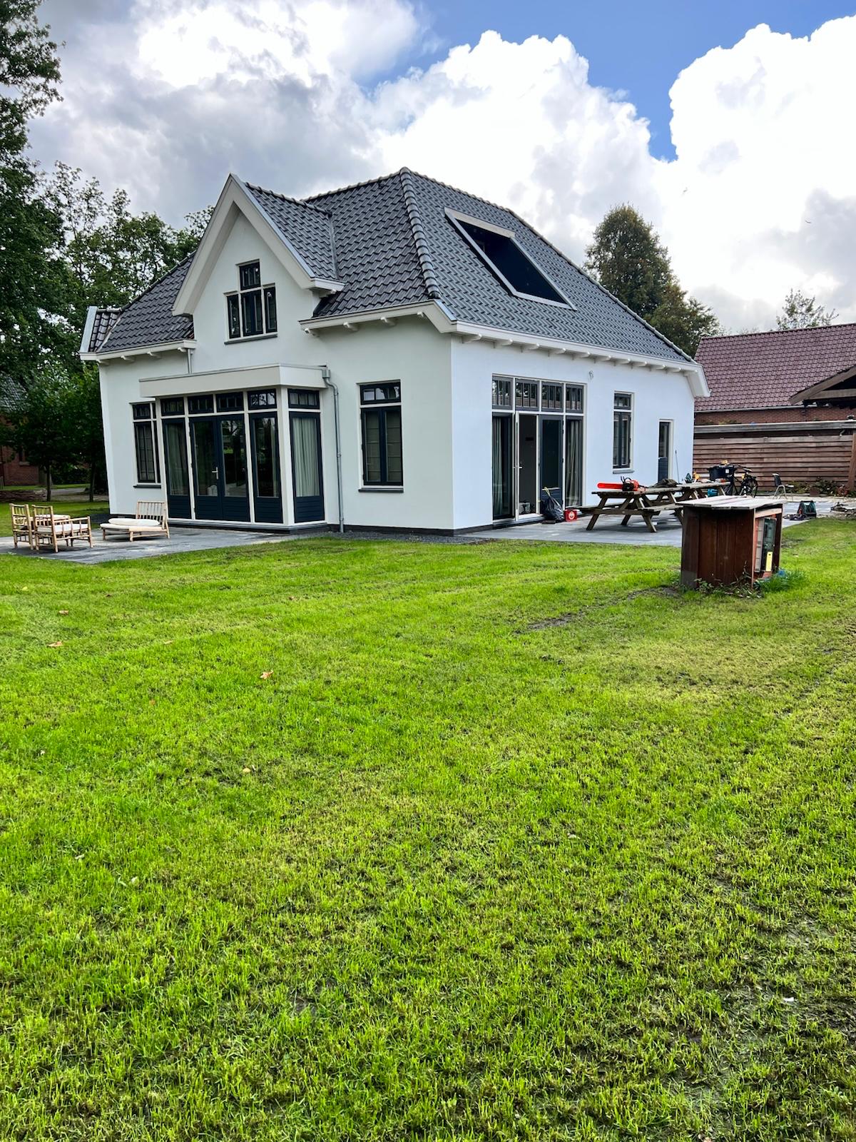 Vrijstaande woning met grote tuin