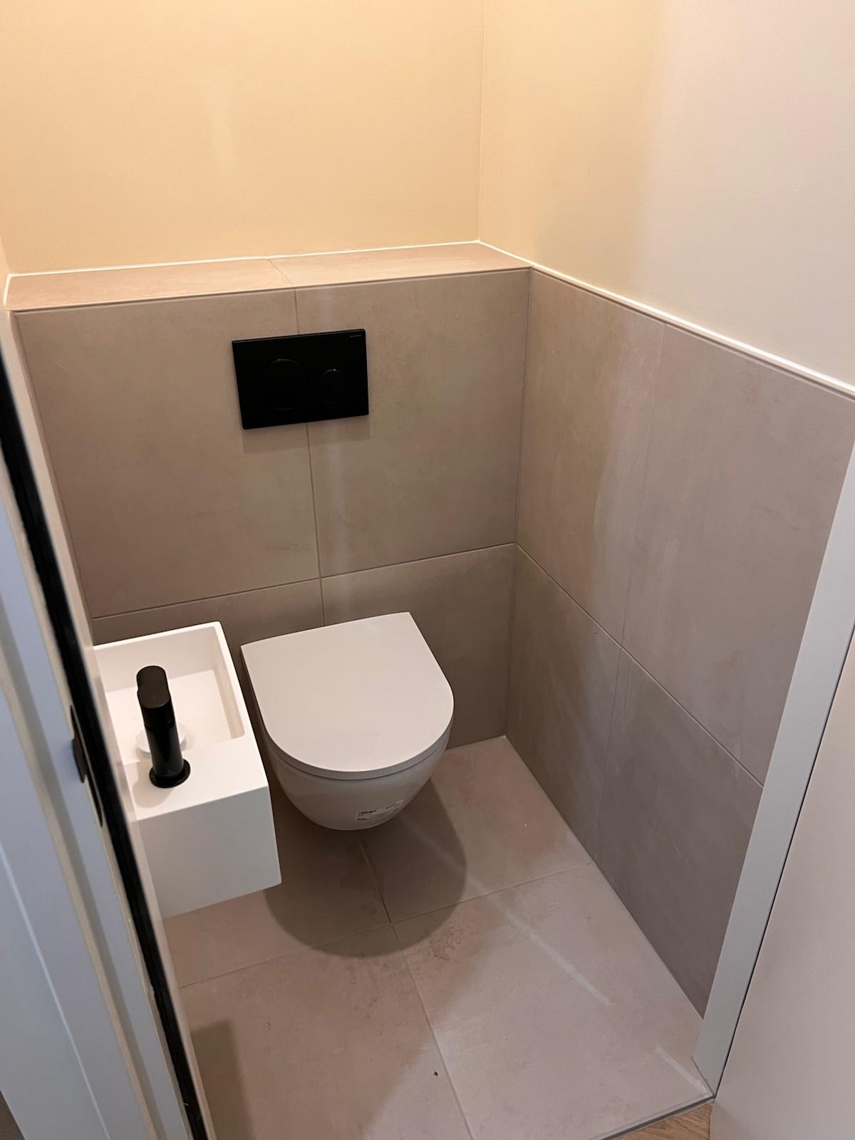 Toilet met zwevende pot